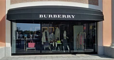 burberry licenzia|burberry women's clothing.